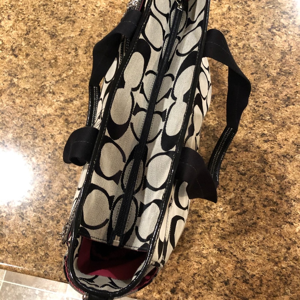 Black and gray large coach  bag. No A1093-F14871. - Picture 2 of 6